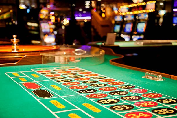 Buffalo King slot game interface on mpo1212 mobile showing reels and spin button